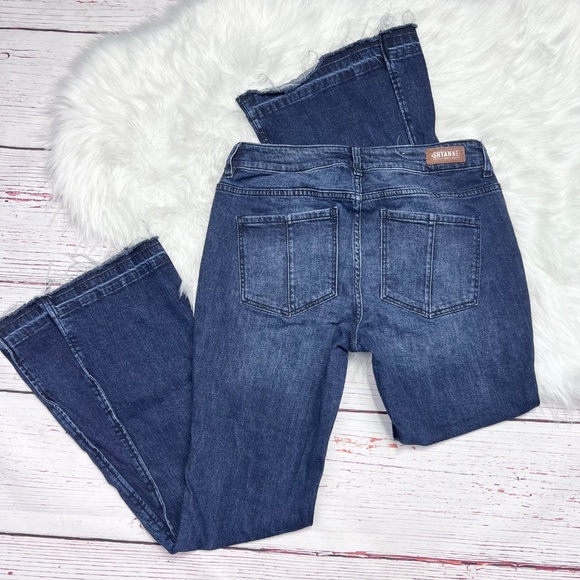 👖|•SHYANNE•| Dark Wash Flare Jeans Size 31👖 - Picture 3 of 7